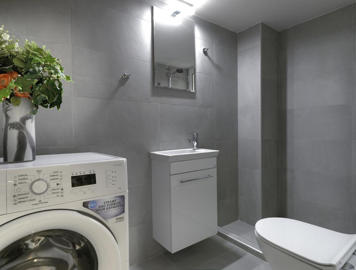 New Hidden Gem, A Studio At A Super Prime Location أثينا المظهر الخارجي الصورة